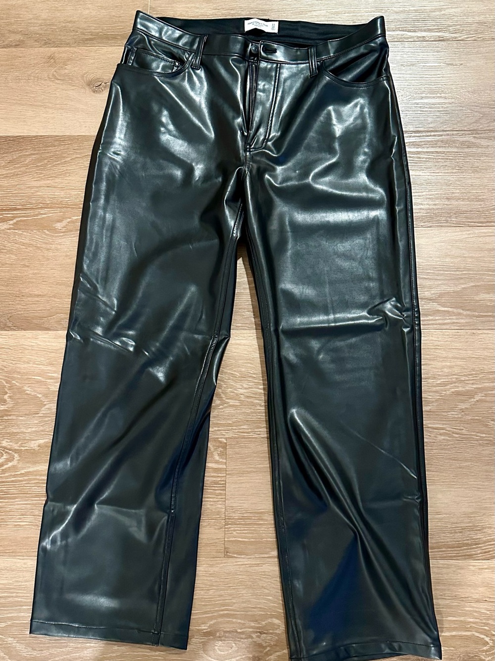 A&F Women's High Rise 90s Relaxed Vegan Leather Pants 16/33